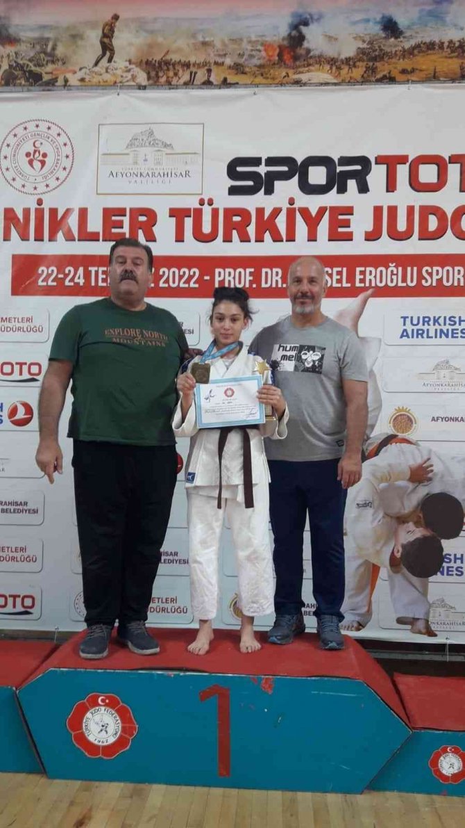 Yunusemreli İ̇kra Türkiye Şampiyonu