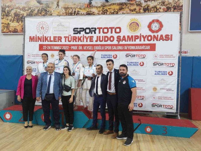 Yunusemreli İ̇kra Türkiye Şampiyonu