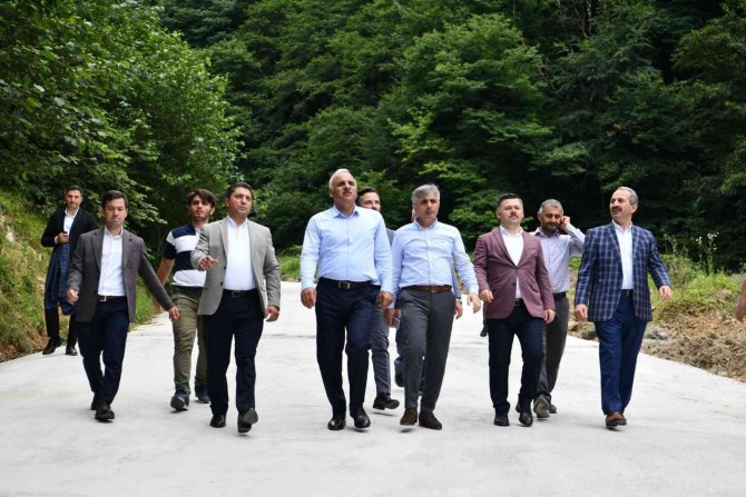 15 Temmuz Şehidinin Kabrine Giden Yol Betonlandı