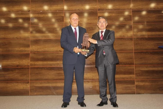 Türksav’dan Başkan Pekmezci’ye “Türk Dünyası’na Hizmet” Ödülü