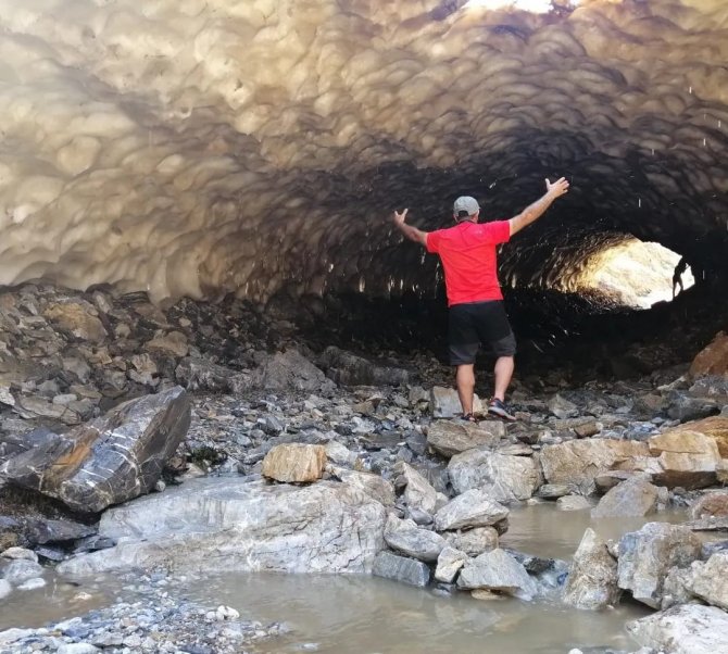 Binboğa Dağlarında Kar Tüneli Keşfedildi