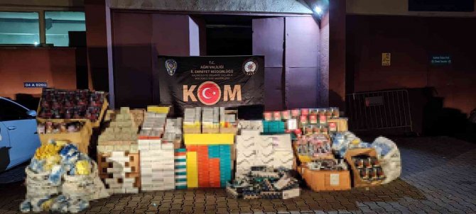 Ağrı’da Kargoyla Gönderilmeye Çalışılan Kaçak Ürünler Ele Geçirildi