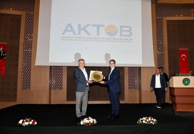 Vali Yazıcı: “ Şehrimizi Hava Yoluyla Ziyaret Eden Turist Sayısı 6 Milyonu Geçti.”