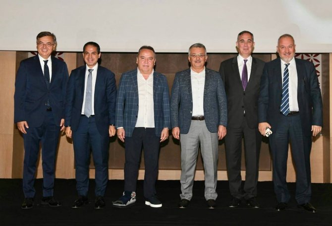 Vali Yazıcı: “ Şehrimizi Hava Yoluyla Ziyaret Eden Turist Sayısı 6 Milyonu Geçti.”