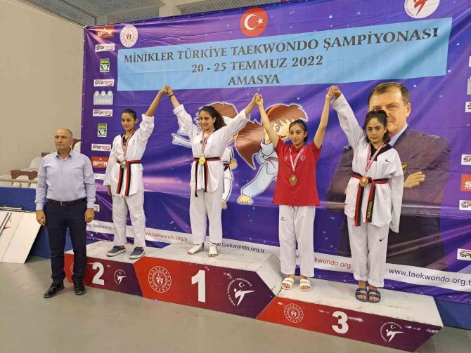 Duru Emine, Türkiye Minikler Tekvando Şampiyonasında Üçüncü Oldu