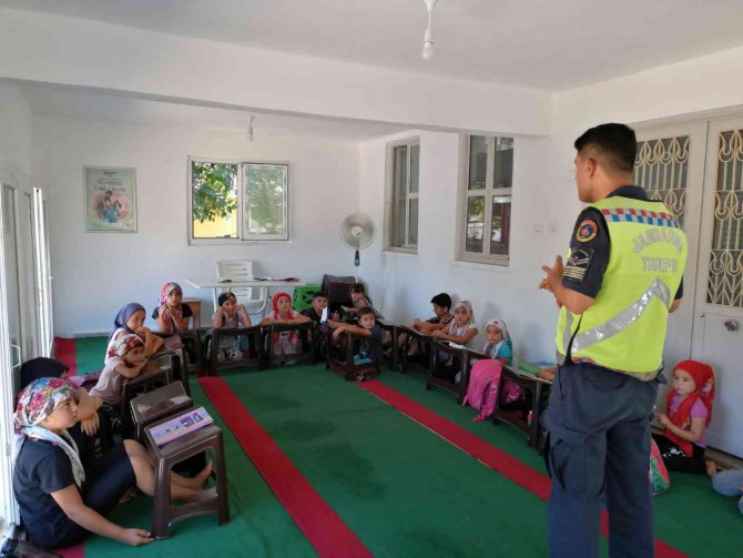 Jandarmadan Kur’an Kursu Öğrencilerine Trafik Eğitimi