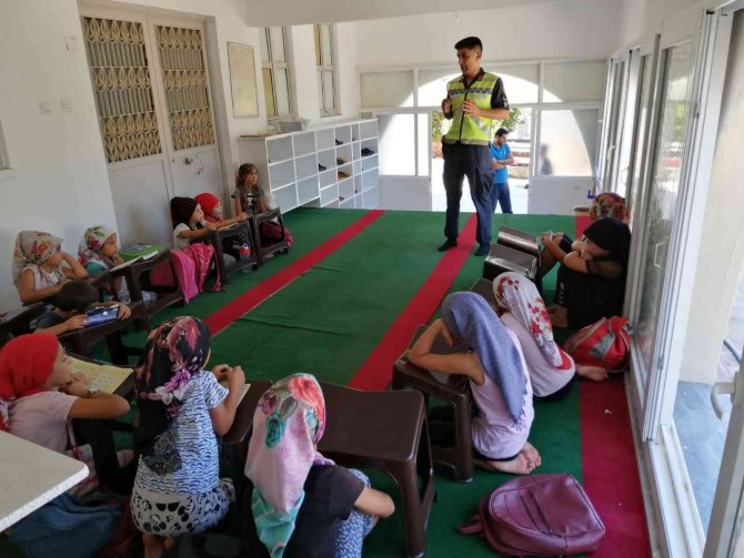 Jandarmadan Kur’an Kursu Öğrencilerine Trafik Eğitimi