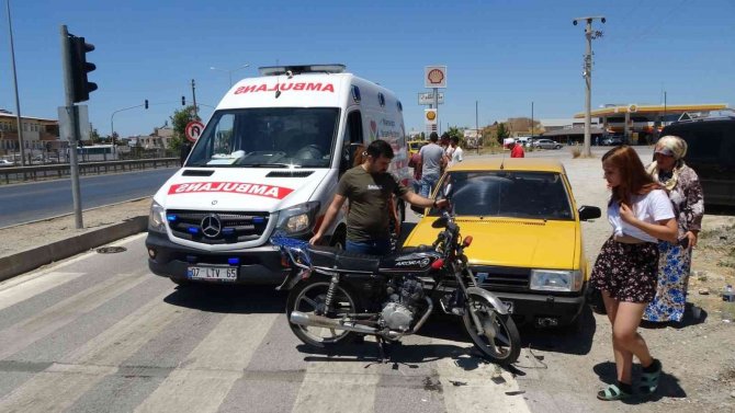 Otomobilin Kendine Doğru Geldiğini Gördü Motosikletten İnip Kaçarak Yaralanmaktan Kurtuldu