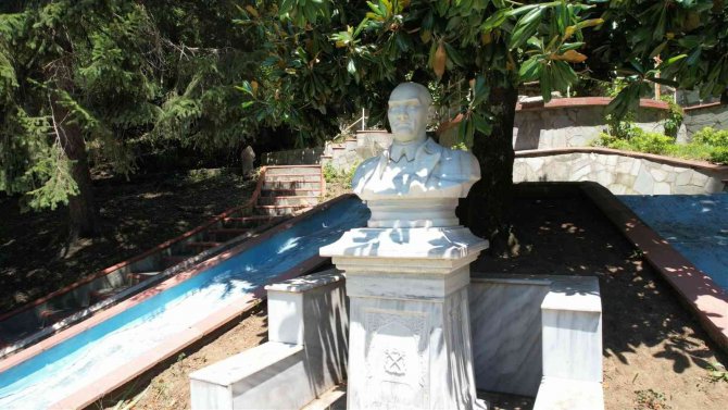 Atatürk’ün Poz Vererek Yaptırdığı Tarihi Büst Termal’de Sergileniyor