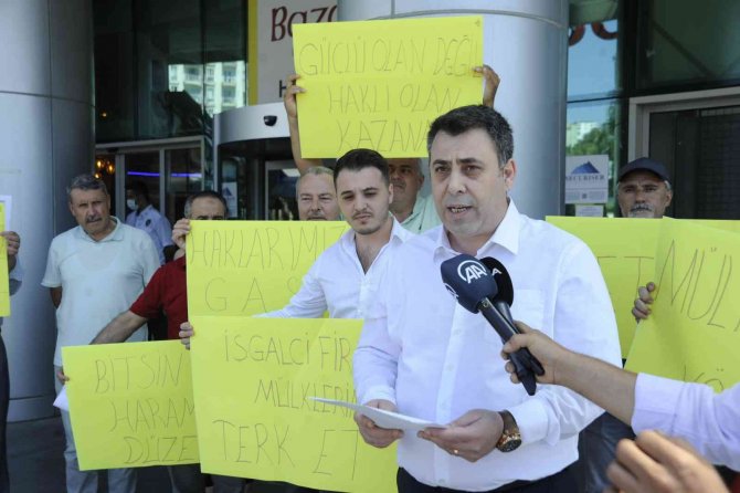 Avm İşletmecisini Protesto Eden Mülk Sahipleri Tapularını Yırttı