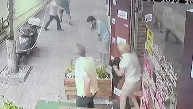 Arkadaşını Boğazından Bıçaklayıp, 4. Kattan Atladı