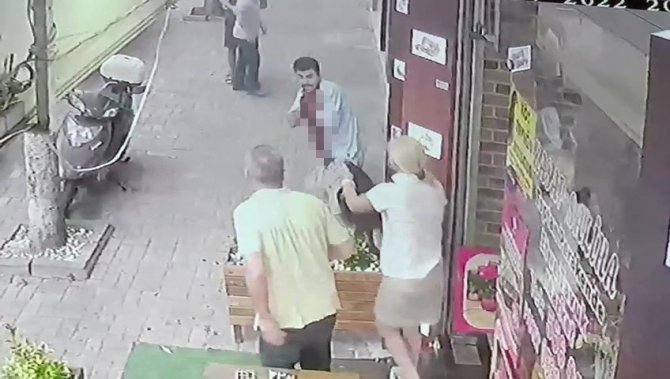Arkadaşını Boğazından Bıçaklayıp, 4. Kattan Atladı