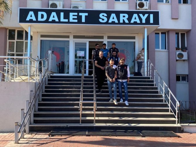 Ayvalık Polisi, İ̇zmir Bağlantılı Uyuşturucu Çetesini Çökertti