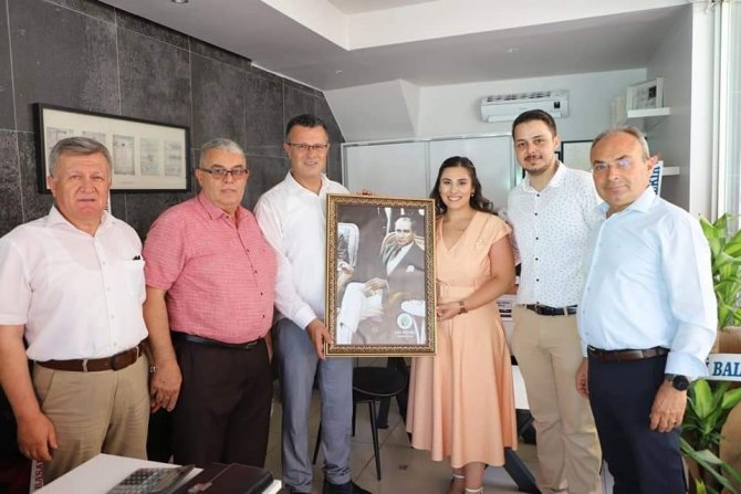 Başkan Öküzcüoğlu’ndan Genç Mimara Atatürk Portresi