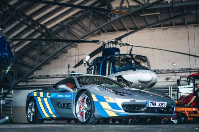 Çekya’da El Konulan Ferrari Polis Filosuna Katıldı