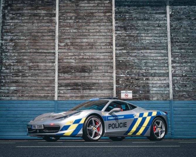 Çekya’da El Konulan Ferrari Polis Filosuna Katıldı