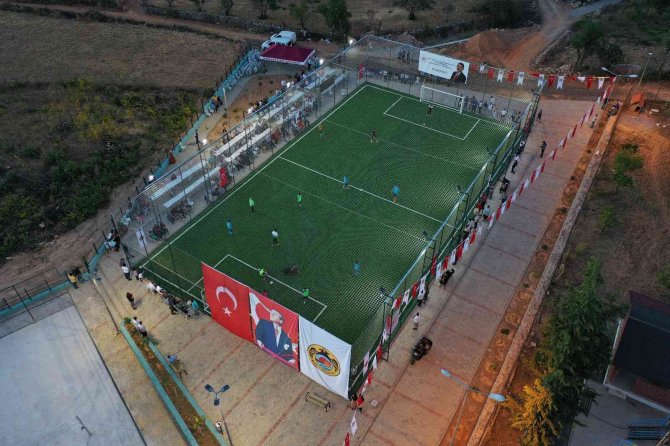 Güzelbağ Spor Alanı Dostluk Maçıyla Açıldı