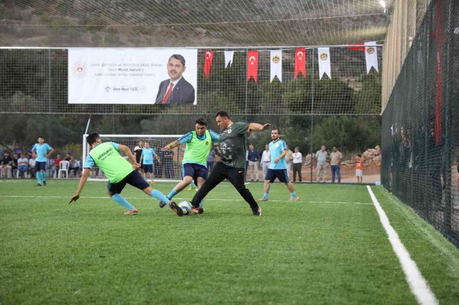 Güzelbağ Spor Alanı Dostluk Maçıyla Açıldı
