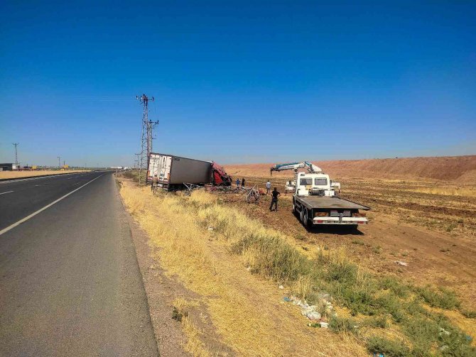 Mardin’de Hurdaya Dönen Tırdan Yara Almadan Kurtuldu
