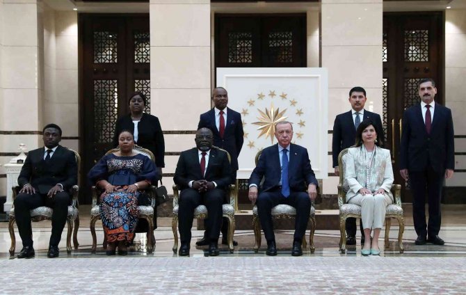 Kongo Demokratik Cumhuriyeti Büyükelçisi İ Rashidi, Cumhurbaşkanı Erdoğan’a Güven Mektubu Sundu