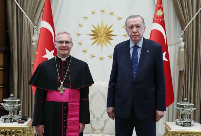 Vatikan Büyükelçisi Solczyński’, Cumhurbaşkanı Erdoğan’a Güven Mektubu Sundu