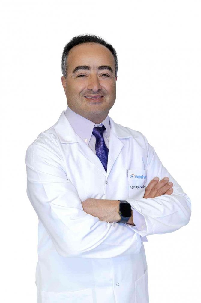 Doktor Meslektaşlarını Gözlükten Kurtardı