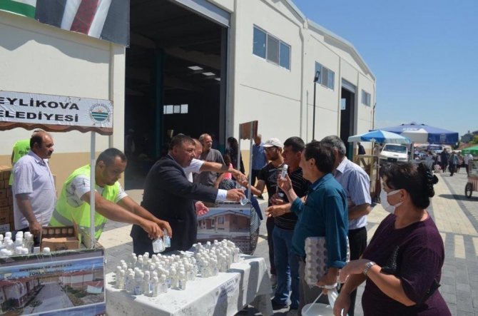 Beylikova’da 5 Bin Adet El Dezenfektanı Vatandaşa Dağıtıldı
