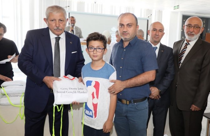 Başkan Sarı Açıkladı: Genç Dostu Şehir Ödüllü Amasya’da Mahallelere 17 Semt Sahası Kurulacak
