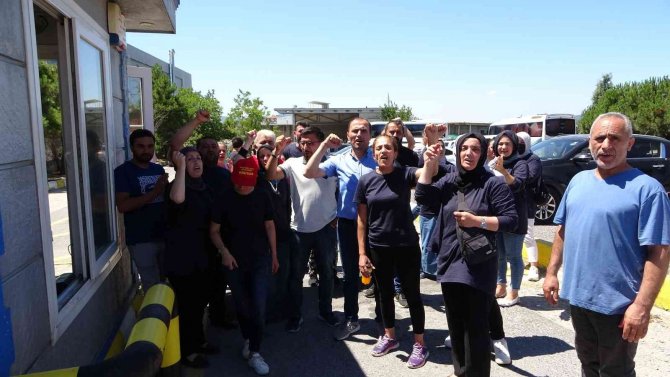 Tuzla’da Tazminatının Eksik Verildiğini İddia Eden Kadın İşçi Fabrikanın Çatısına Çıktı