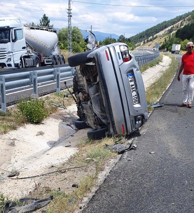 Bariyere Çarpıp Takla Atan Otomobil Sürücüsü Yaralandı