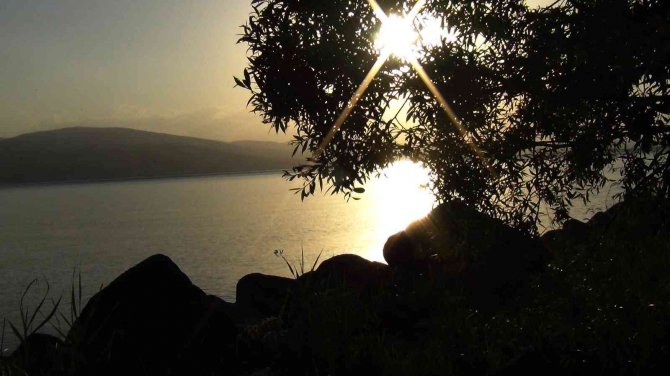 Çıldır Gölü’nde Kartpostallık Gün Batımı