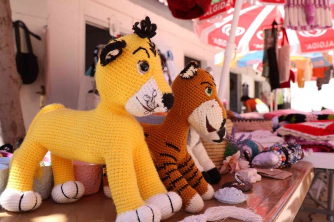 Kırşehir’de El İşi Hazırlanan Ürünler, Kız Çocuklarının Okuması İçin Harcanıyor