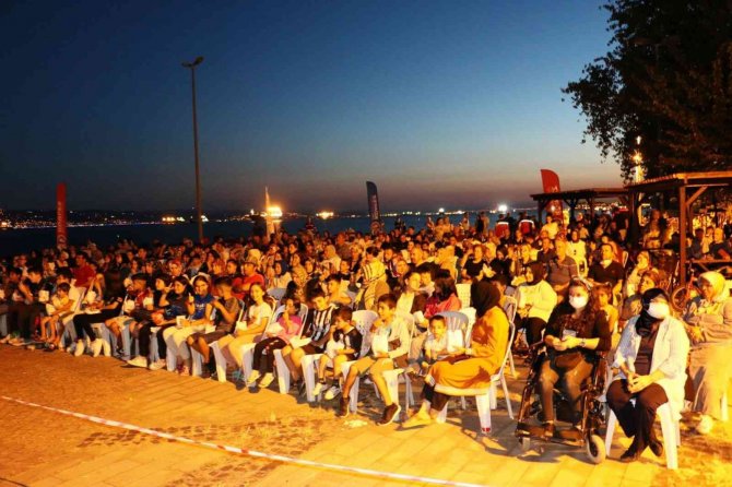 Körfez’de Açık Hava Sinemasına Yoğun İlgi