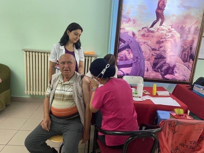 Kırklareli’nde Huzur Evi Sakinlerine Hatırlatma Dozu Yapıldı