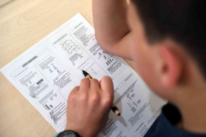 Mersin’deki Kurs Merkezlerinde Öğrenim Desteği Alan Öğrencilerden Büyük Başarı