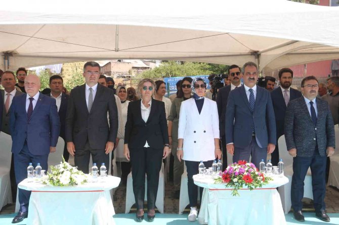 Bakan Mahmut Özer: “2022-2023 Yılı Erzurum’da Eğitim Yatırımı 1 Milyar Liranın Üzerinde Olacak”