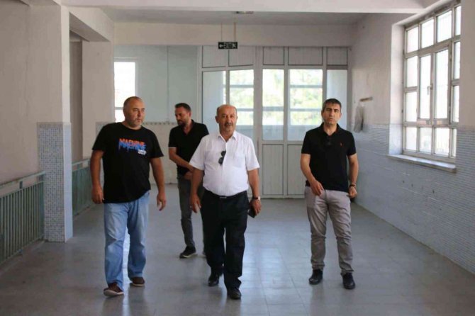 Şule Mete Tetik İ̇mam Hatip Ortaokulu’nda Tamirat Ve Tadilat Çalışmalarını İnceledi