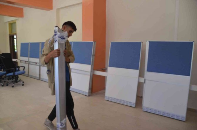 Devlet Okulu Fabrika Gibi Üretim Yapıyor