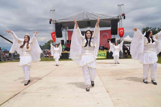 Nazilli Belediyesi Halk Dansları Topluluğu Erbaa Festivaline Damga Vurdu