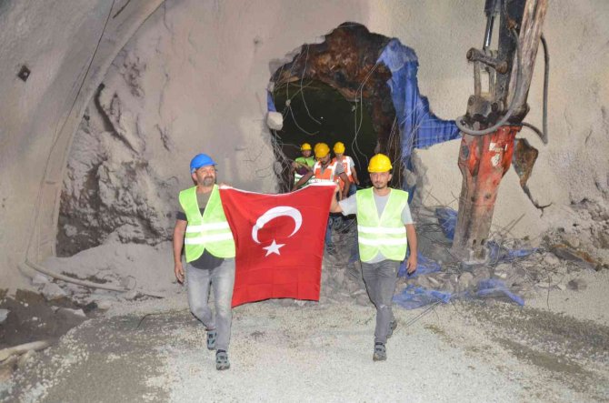 6,2 Milyar Tl’lik Yol Projesinin Tünelinde Işık Göründü