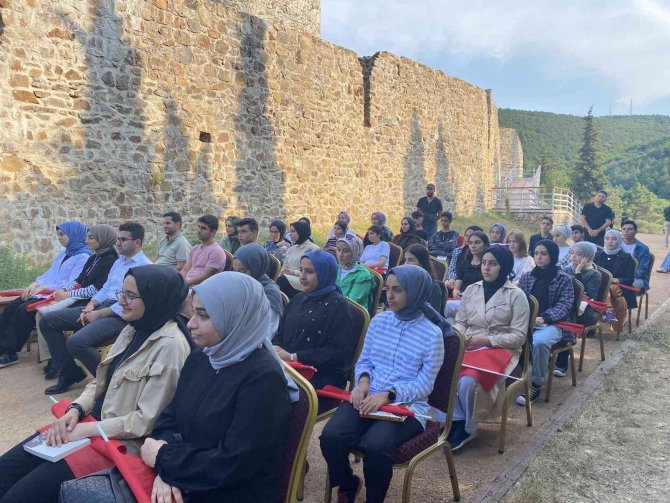 Halil İ̇nalcık, “İ̇stanbul’un Kapısı” Dediği Aydos Kalesi’nde Anıldı