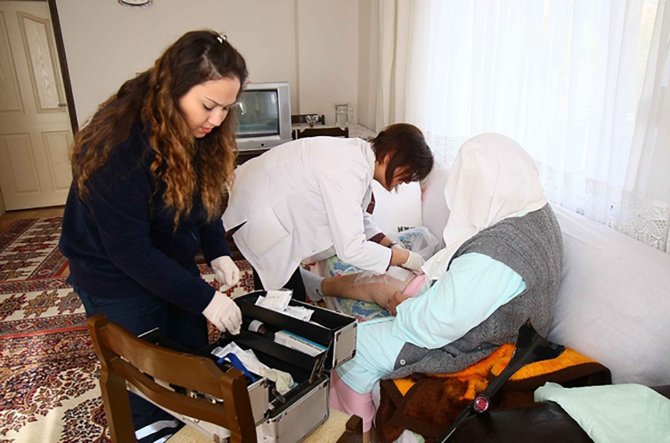 Bayraklı Belediyesi Ve Eşrefpaşa Hastanesinden İş Birliği