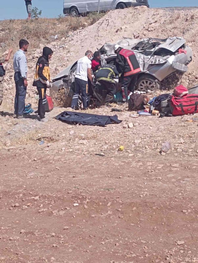 Şanlıurfa’da Otomobil Şarampole Devrildi: 1 Ölü, 1 Yaralı