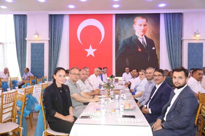 Başkan Çelik Mahalle Başkanlarıyla İstişare Yaptı