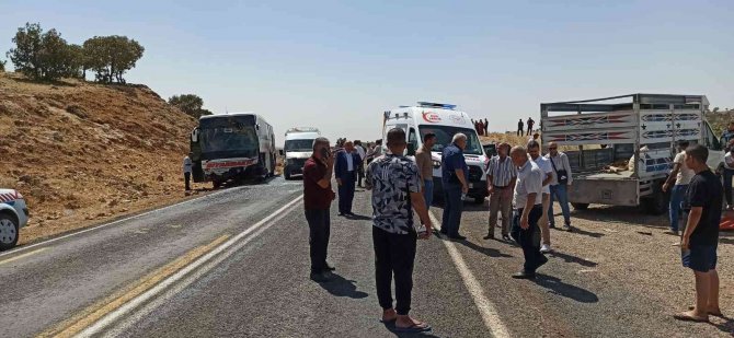 Şırnak’ta Yolcu Otobüsü İle Otomobil Çarpıştı: 1 Ölü, 12 Yaralı
