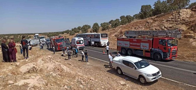 Şırnak’ta Yolcu Otobüsü İle Otomobil Çarpıştı: 1 Ölü, 12 Yaralı
