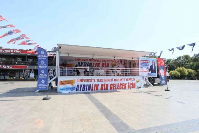 Tercih Tırı Gençler İçin Kent Meydanında Yerini Alıyor