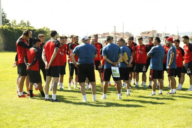 Eskişehirspor Teknik Direktörü Biçer: “Onur Arı’nın Şu An Gitmesi Söz Konusu Değil”