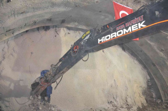 6,2 Milyar Tl’lik Yol Projesinin Tünelinde Işık Göründü
