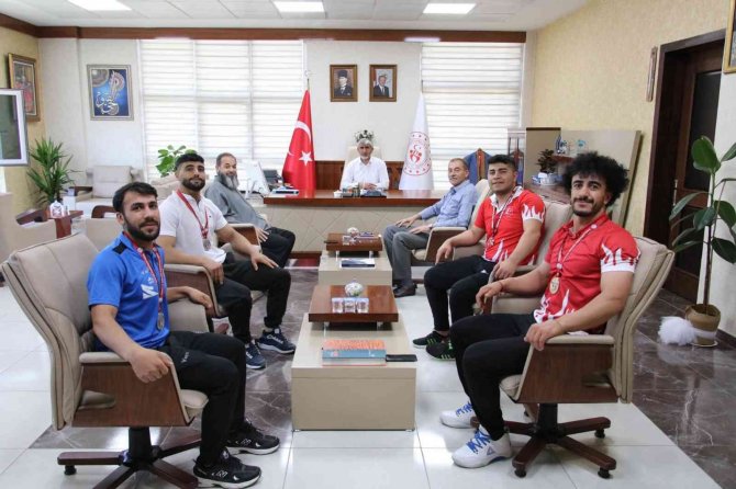 Şampiyon Haltercilerden Müdür Özsoy’a Ziyaret